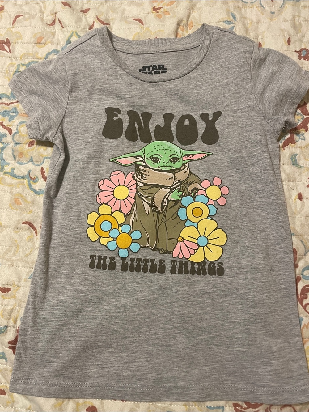 MAD Engine StarWars Grey Kids T-Shirt with Grogu/Baby Yoda and Multicolor Flower